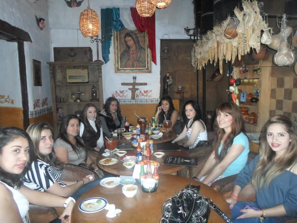 Comensales disfrutando